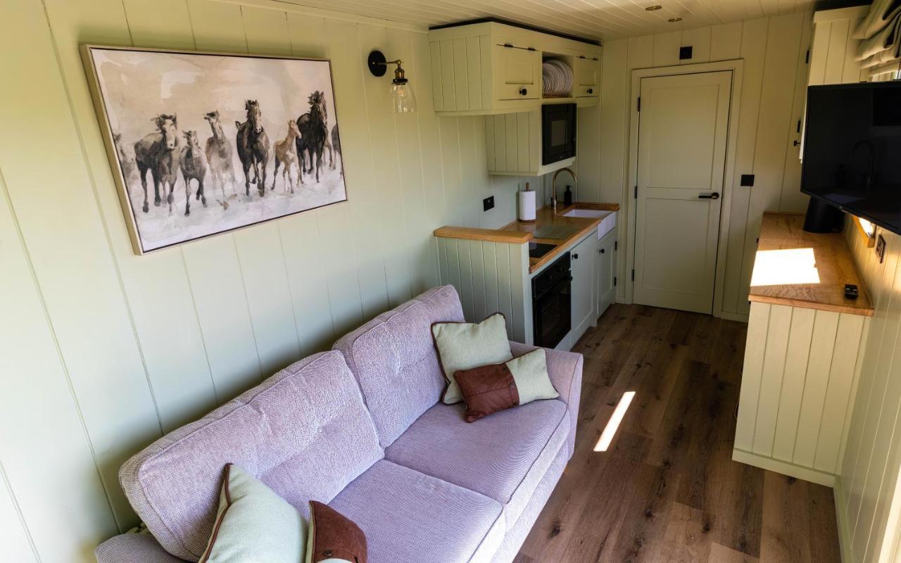 The Shire Luxury Converted Horse Lorry With Private Hot Tub Cyfie Farm Llanfyllin Eksteriør bilde